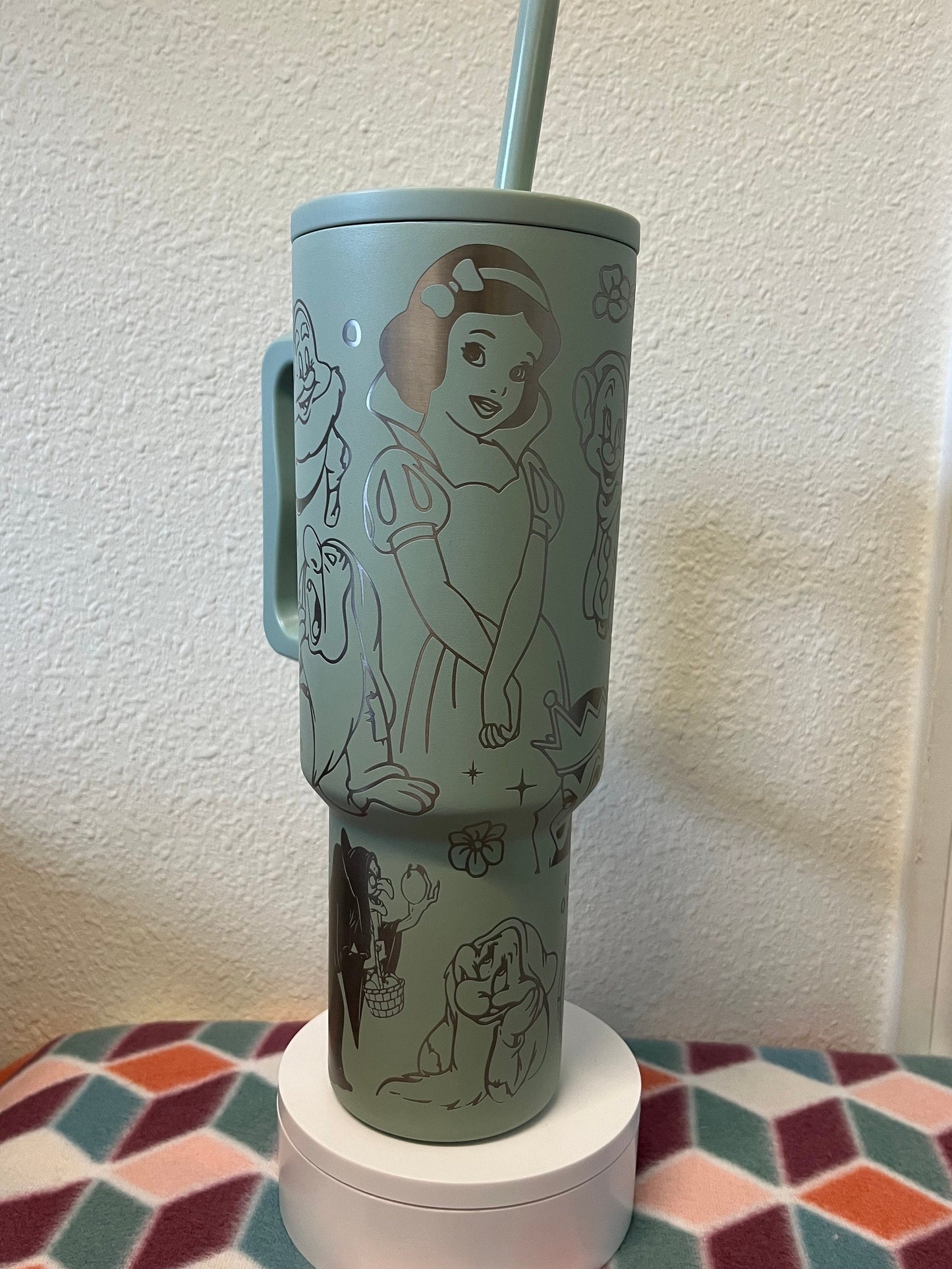 40oz Snow White Inspired Tumbler with Handle & Straw, Gift For Him, Gift For Her, Personalized Gifts, Bridesmaid Tumbler,40oz tumbler cup